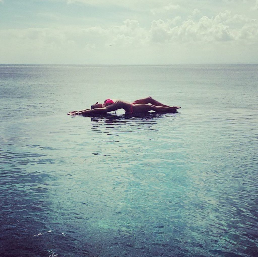 Ayana Resort Bali Infinity Pool by Ali Johnston for TryBelle Magazine