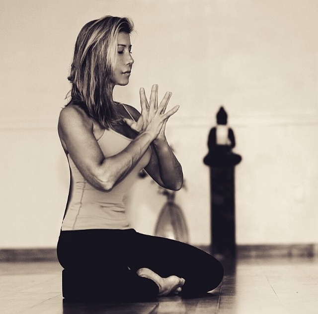 Amy Field uses yoga to cope with Breast Cancer 