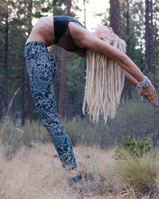 Karissa Becker TheGivingMom doing a yoga backbend